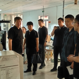 济宁市工信局领导莅临科电仪器参观考察