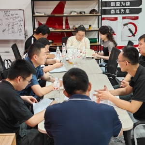 济宁市工信局领导莅临科电仪器参观考察