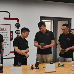 市大数据局局长李家亮一行莅临科电仪器调研指导