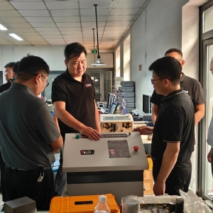 市大数据局局长李家亮一行莅临科电仪器调研指导