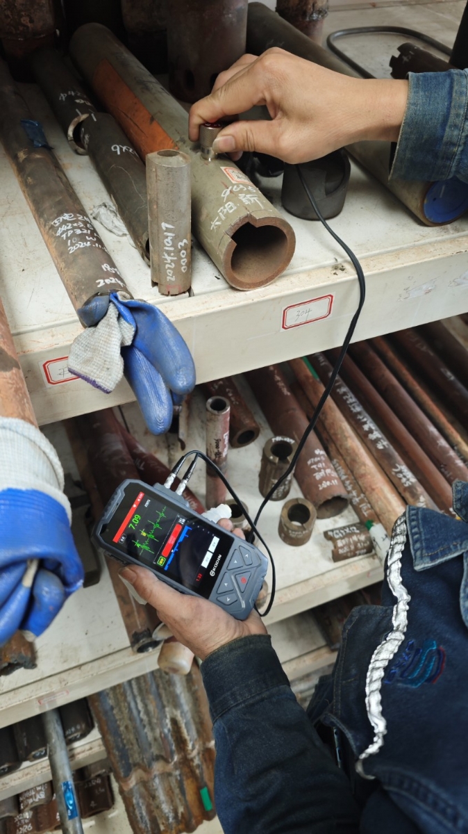 智能型超声波测厚仪使用现场