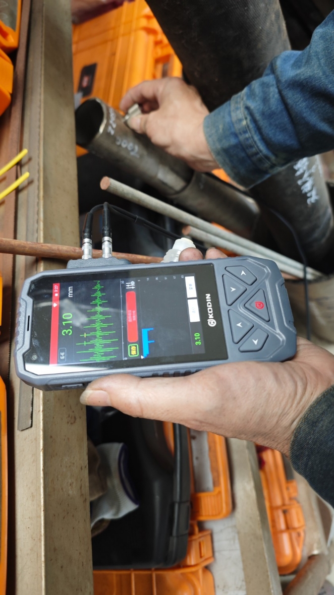 智能型超声波测厚仪使用现场